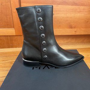 Made in Italy Leather Pointed Boots from Malo